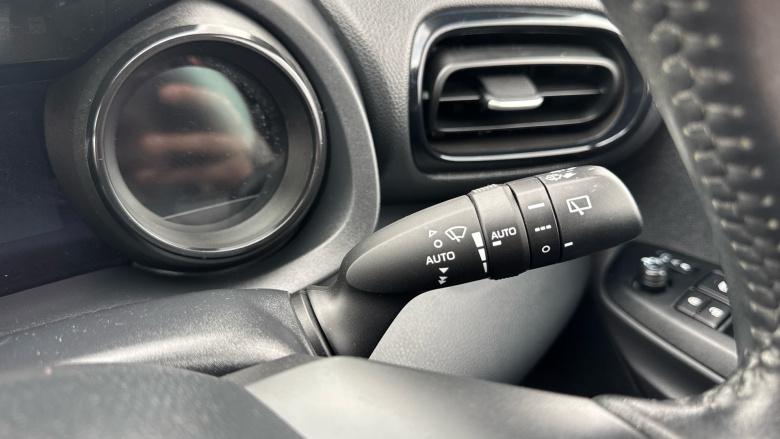 Toyota Yaris 1.5 Hybrid Dynamic 5dr CVT Hybrid Hatchback